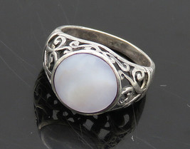 925 Sterling Silver - Vintage Mother Of Pearl Swirl Dome Band Ring Sz 6- RG19566 - £25.15 GBP