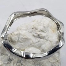 Wavy Hinged Bangle Bracelet Silver - $277.31 MXN