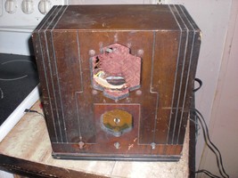 Vintage 1930&#39;s GE M41 Tombstone Tube Radio parts or restore still powers on - $79.20