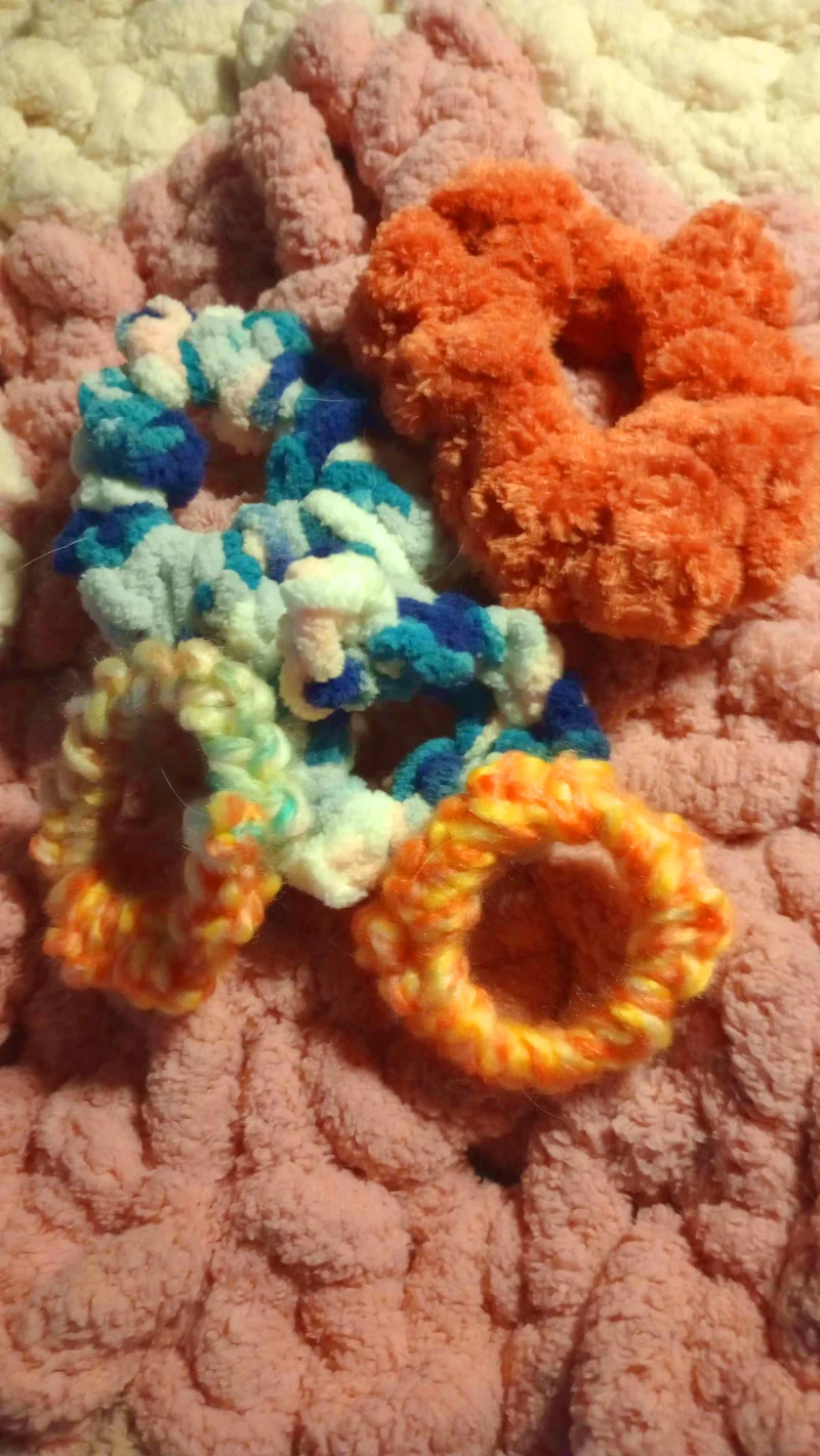 Crochet scrunchie 10 pc  - $10.00