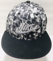 Nike True Adjustable Snapback Hat Cap Gray Black Print W/White Embroidered Logo - £22.40 GBP