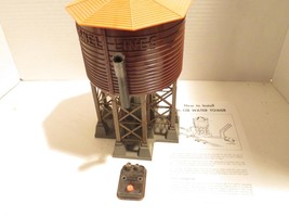 LIONEL- POST-WAR- #138 OPERATING WATER TOWER ACCESSORY - 0/027 - EXC.- S10 - $1,093.80 MXN