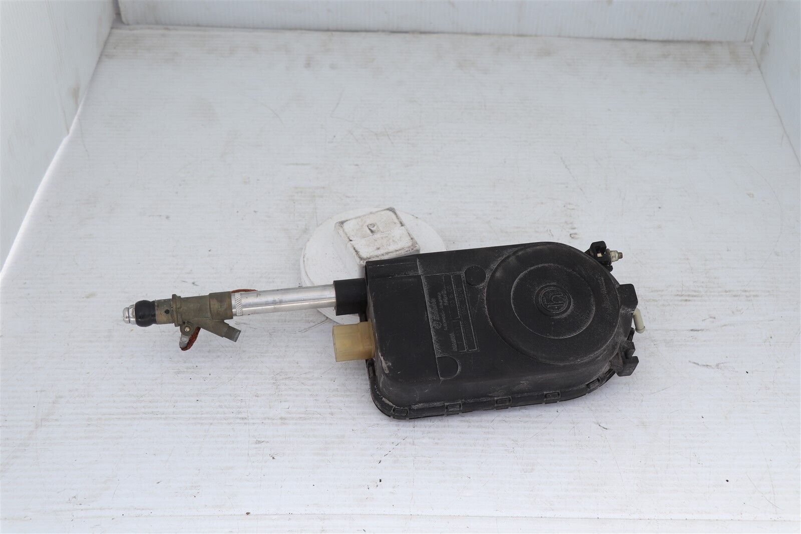 8406 Jaguar Xj6 XJ8 Xjs XKR XK8 VDP AM FM Rear Radio Power Antenna LHB4120AA Antennas