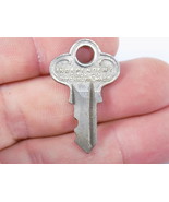 VINTAGE PADLOCK KEY ILCO INDEPENDENT LOCK CO. FITCHBURG MASS. CLOVER BOW - $6.71 CAD