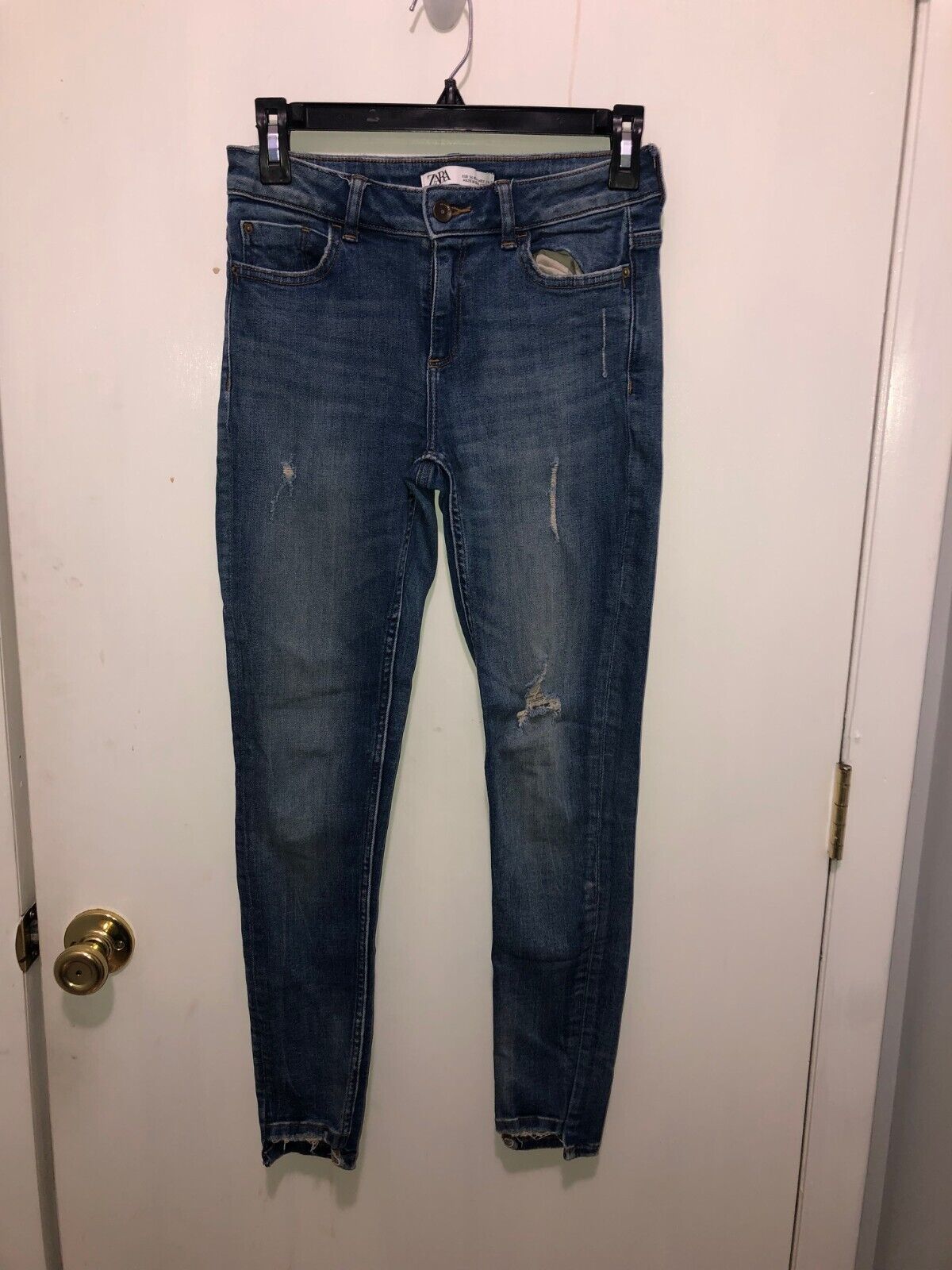 Zara Women&#39;s SZ 2 Distressed 9&quot; Rise Skinny Leg Jeans 26X26 - $9.89