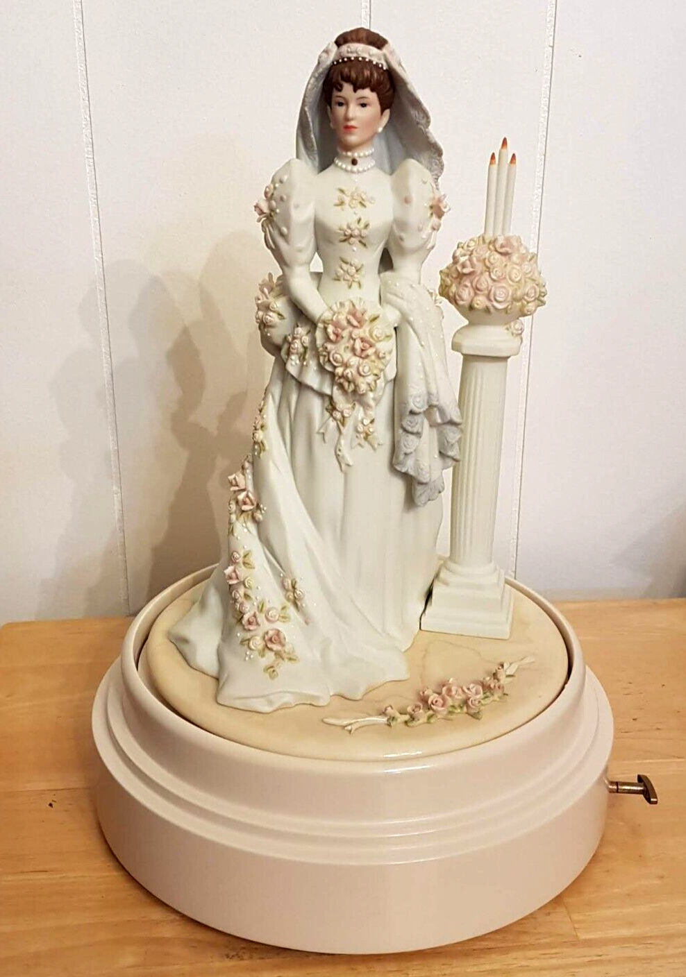 Avon Mrs Albee Musical Porcelain Bridal Figurine Bach Minuet # 3 Presidents Club - $148.44