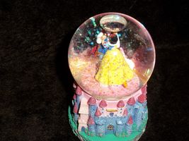 Disney Snow White Snow Globe Christmas 4 Inches Tall Musical - $34.99