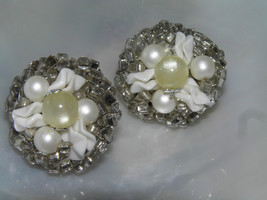 Vintage White Moonglow &amp; Wavy Disk Beads with Silvertone Barrel Beads Cluster - £6.02 GBP