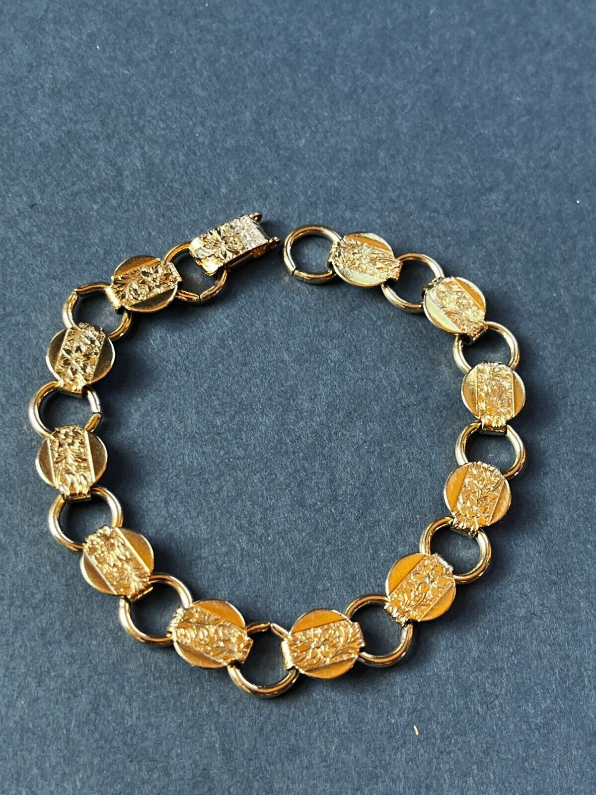 Vintage Sarah Cov Marked Alternating Open & Etched Goldtone Disk Chain Link Brac - £10.22 GBP