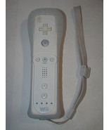Nintendo Wii - Official OEM Controller (Complete with Silicon Case, Wris... - $40.75 CAD