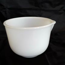 Glasbake White Mixing Bowl with Spout for Sunbeam 20CJ 6.5&quot; Milk glass Vintage - £10.20 GBP