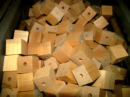 25 PIECES NEW UNFINISHED SANDED SOLID WOODEN CUBE 1 1/4&quot; WITH .270&quot; HOLE - $22.95