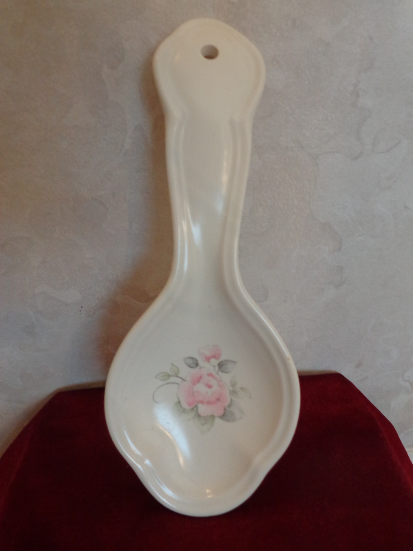  Pfaltzgraff Tea Rose Design Spoon Rest. (#2443) - $13.99