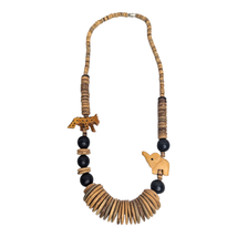 African Hand Carved Wooden Beaded 21in Necklace Elephant Cheetah Vintage  - $274.38 MXN