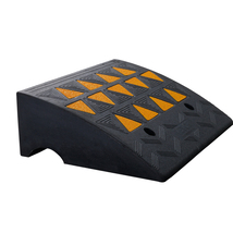 VEVOR Rubber Curb Ramp 5.9" Rise Height Sidewalk Curb Ramp 14.6" W 19.3"... - $45.99