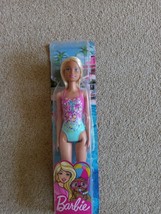 Mattel Barbie Wearing Swimsuit Beach Doll GHW37 Blonde Hair - $99.20 MXN