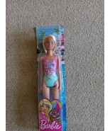 Mattel Barbie Wearing Swimsuit Beach Doll GHW37 Blonde Hair - $99.20 MXN