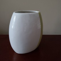 Ceramic Vase, White Green with Yellow Lily Flower, 5", Excellent condition image 5
