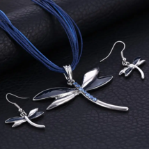 Casual Dragonfly Sparkly necklace and earring set - $10.00
