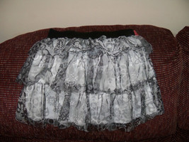No Boundaries Black &amp; White Flower Print Skirt Size 10/12 Girls NEW - $14.60