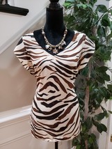 CAbi Women&#39;s Cream &amp; Brown Zebra Print V-Neck Short Sleeve Top Blouse Medium - £27.22 GBP