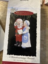Hallmark Keepsake Christmas Ornament Mr and Mrs Claus Collector Series Pre-owned - £12.46 GBP