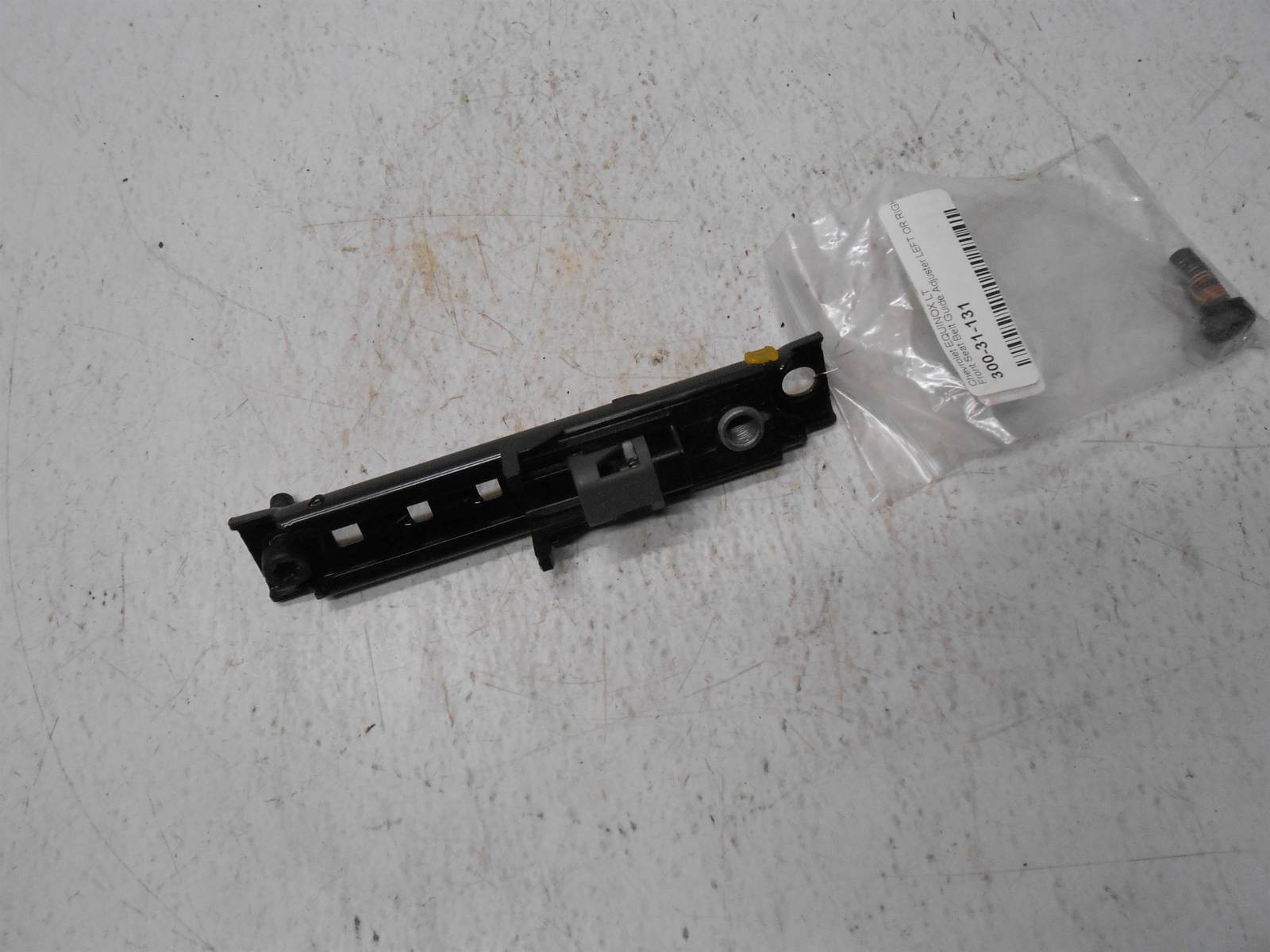 2011-2016 Chevrolet Equinox Front Left Or Right Seat Belt Adjuster f8513-1 - $25.75