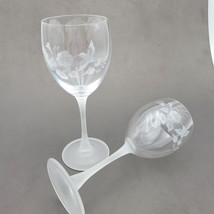 Vtg Set of 2 Avon Etched HUMMINGBIRD Wine Goblet Glasses Frosted 8.25&quot; - £29.85 GBP