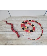 Vintage 80s 90s Black Yellow Snake 40&quot; Coiled Rubber Bean Rubber 14&quot; Bla... - $381.30 MXN