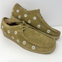Clarks Originals Men’s Wallabee Low Daisy Embroidered Derby Sz 12 Beige ... - $59.35
