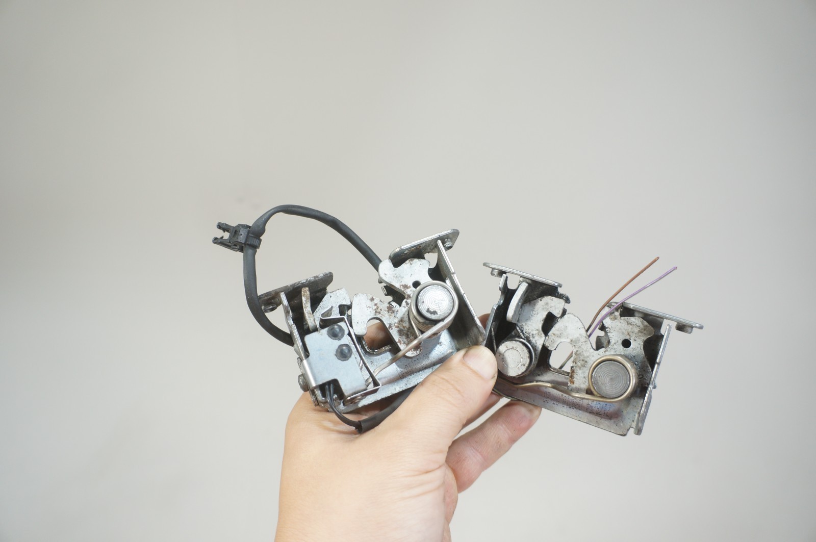 2007-2013 bmw x6 x5 e70 front hood bonnet latch lock mechanism actuator pair Item image 2