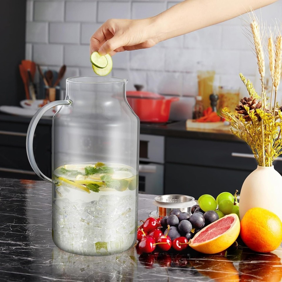 Modern 1 Gallon Glass Iced Tea Pitcher with Strainer Lid & Comfort Handle Item image 9