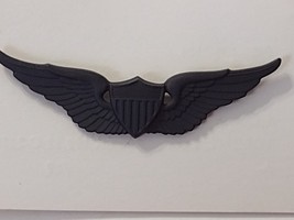 ARMY AVIATOR WING INSIGNIA SUBDUED MATERIAL METAL IN GI PACK DATED 12/1969 - $74.07 MXN