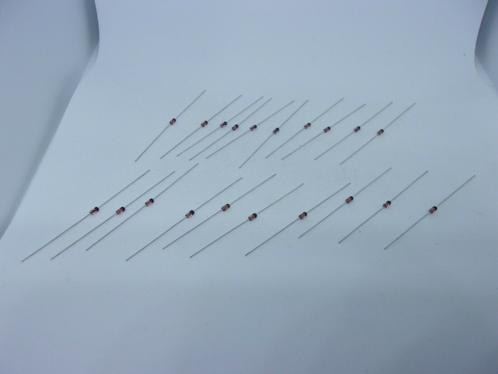 Primary image for 20 Pcs Pack Lot Silicon Planar Zener Diodes 1/2W 0.5W DO-35 Package DIP - 18V