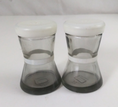 Vintage 1970s MCM Hourglass Clear Smokey Glass Salt &amp; Pepper Shakers - $252.73 MXN