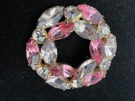 Beautiful Shades of Pink Rhinestone Brooch Pin Round Wreath - £17.25 GBP