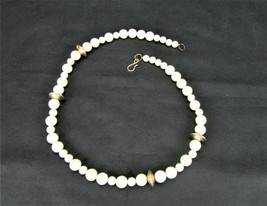 Vintage Costume Jewelry, Marbled Cream Bead Necklace w Gold Accents NK183 - £10.10 GBP