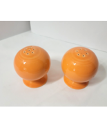 Homer Laughlin Fiesta Ware Tangerine Orange Salt &amp; Pepper Shakers Globe EUC - €20,07 EUR