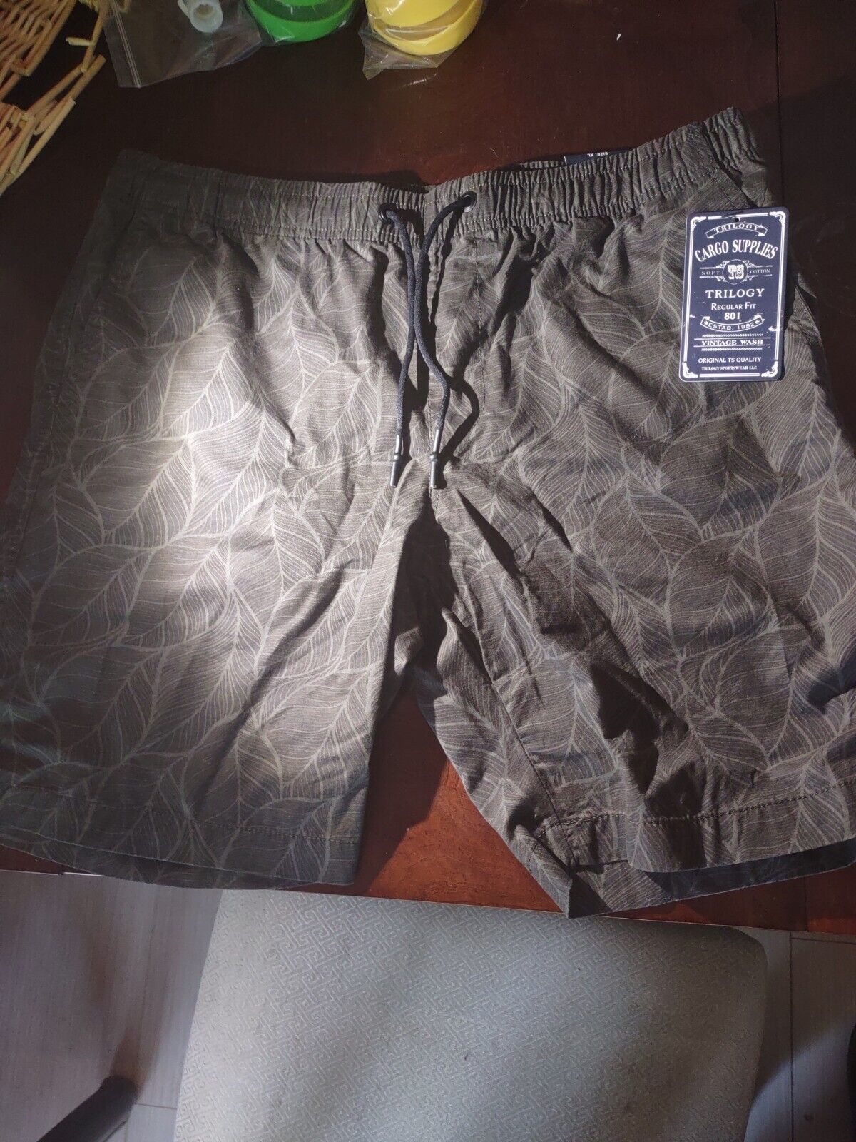 Cargo Supplies Size XL Men&#39;s Leaf Shorts - $24.74