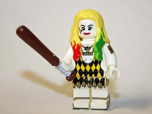 Harley Quinn Red and Green Hair Minifigure - £4.85 GBP