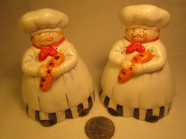 CERAMIC Salt &amp; Pepper Shaker Set CHEF WITH BREAD [Z230m] - £4.35 GBP