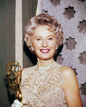 Barbara Stanwyck 8x10 Photo Holding Golden Globe Award Tv&#39;s Big Valley - $7.99