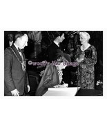 rs0462 - Princess Diana signs visitors book in Sheffield , 1984 - photo 6x4 - $4.07 CAD