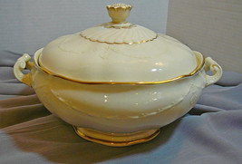 SALE Vintage Wedgwood Tureen Soup Dish w Gold Trim, Vegetable Tureen Serving Dis - £221.17 GBP