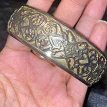 Antique Metal Oranate Heart Baroque Jacquard Bangle Bracelet - £38.76 GBP