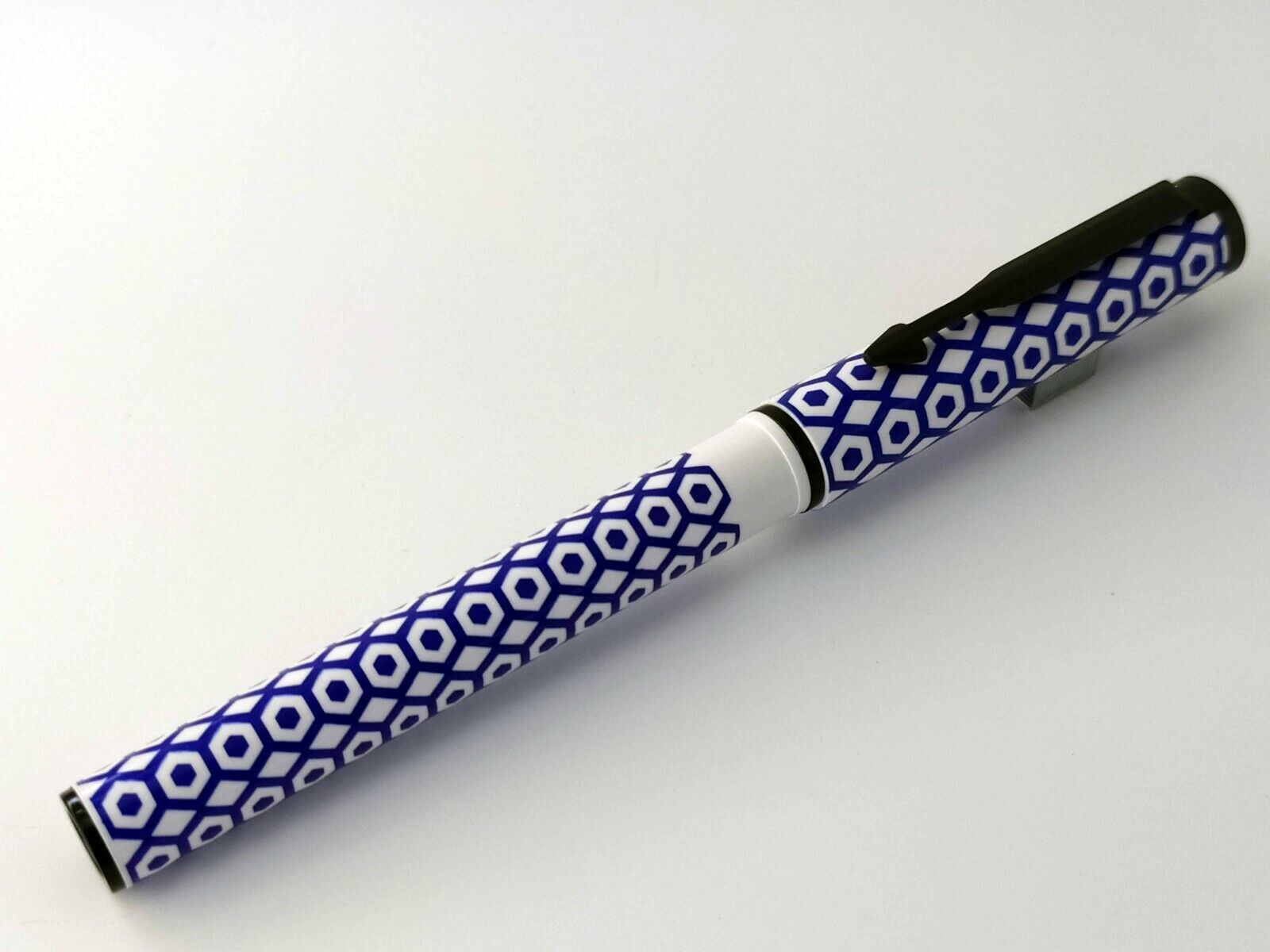 Parker Beta Special Edition Fountain pen Honeycomb Blue Body new with co... - $12.25