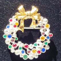 Christmas Wreath Gold Bow Brooch Pin Silver Gold Toned Multi Colored Rhi... - $14.98