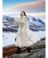 Two Tone Fox Coat Shawl Collar Chevron Design Size XS/S Fast Shipping - $11,851.19 MXN