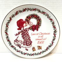 Vintage 1981 Holly Hobbie Love at Christmas Collectible Porcelain Plate 8&quot; - £8.33 GBP