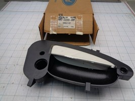 Ford F8RZ-6322404-AAK Door Handle Exterior RH Brilliant White Factory   ... - $49.32